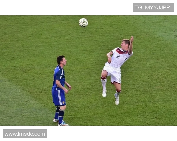 克罗斯：从足球场上的战术大师到全球体育品牌的代言人之路