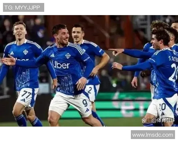 国米与巴伦西亚赛场冲突引发激烈打斗球迷反应热烈 国米与巴伦西亚赛场冲突引发激烈打斗球迷反应热烈