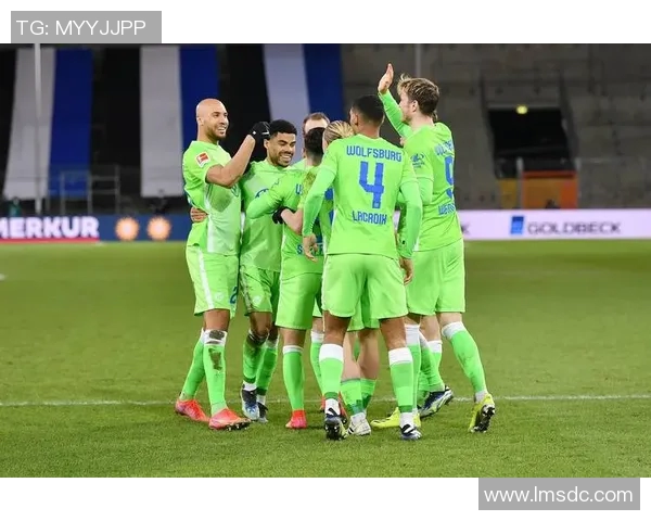 奥格斯堡与纽伦堡的激烈对决谁能在德甲赛场上笑到最后