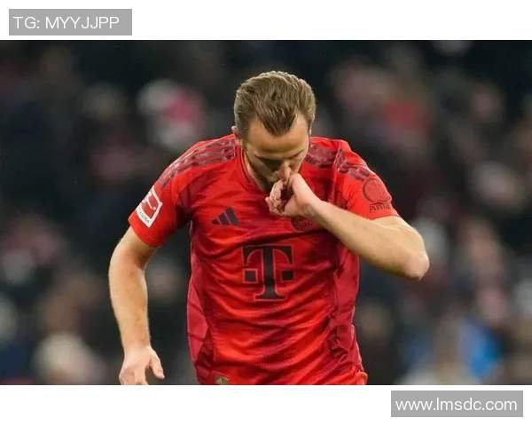 莱万重返德甲对阵拜仁引发球迷愤怒声讨称其忘恩负义