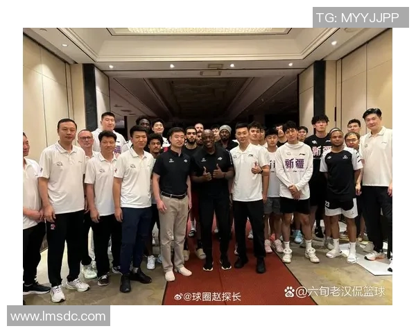 新疆男篮与江苏男篮激战正酣谁能在赛场上笑到最后