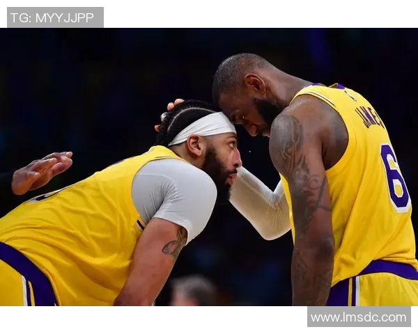 勇士队与湖人队激战正酣精彩直播尽在眼前不容错过