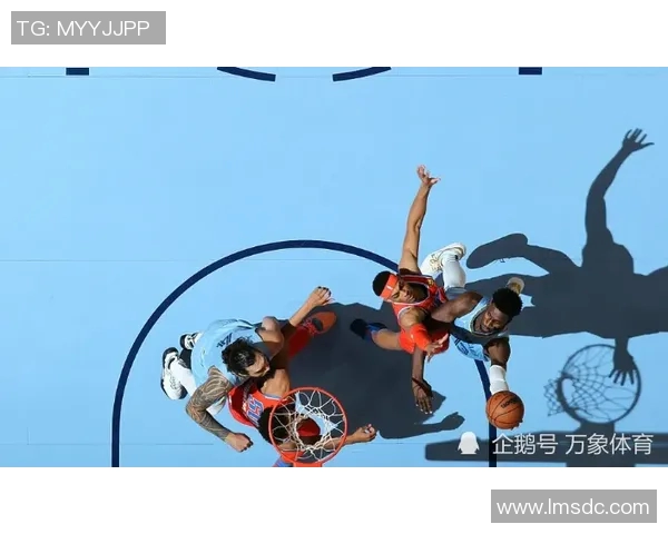 勇士与雷霆激战正酣02月28日精彩对决引发球迷热议 勇士与雷霆激战正酣02月28日精彩对决引发球迷热议