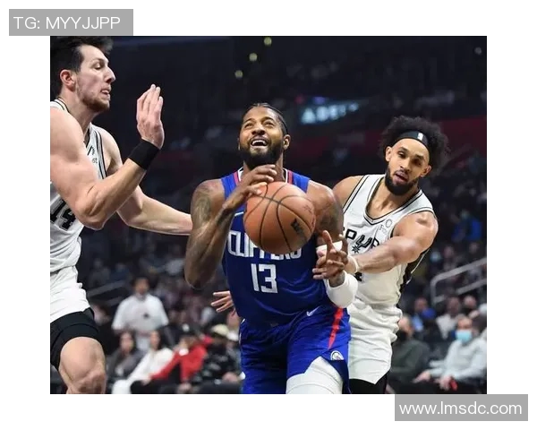 快船与灰熊激战正酣球迷期待精彩对决与精彩瞬间