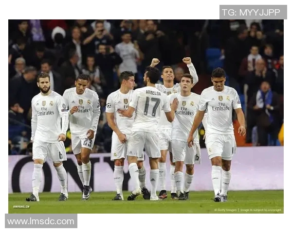 激战欧冠赛场对决皇家马德里展现球队实力与战术魅力 激战欧冠赛场对决皇家马德里展现球队实力与战术魅力