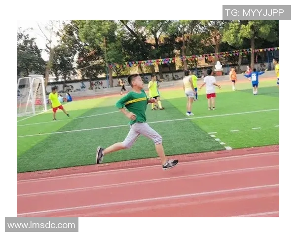 赵芳专访：从绿茵场到人生舞台的足球旅程回顾与展望